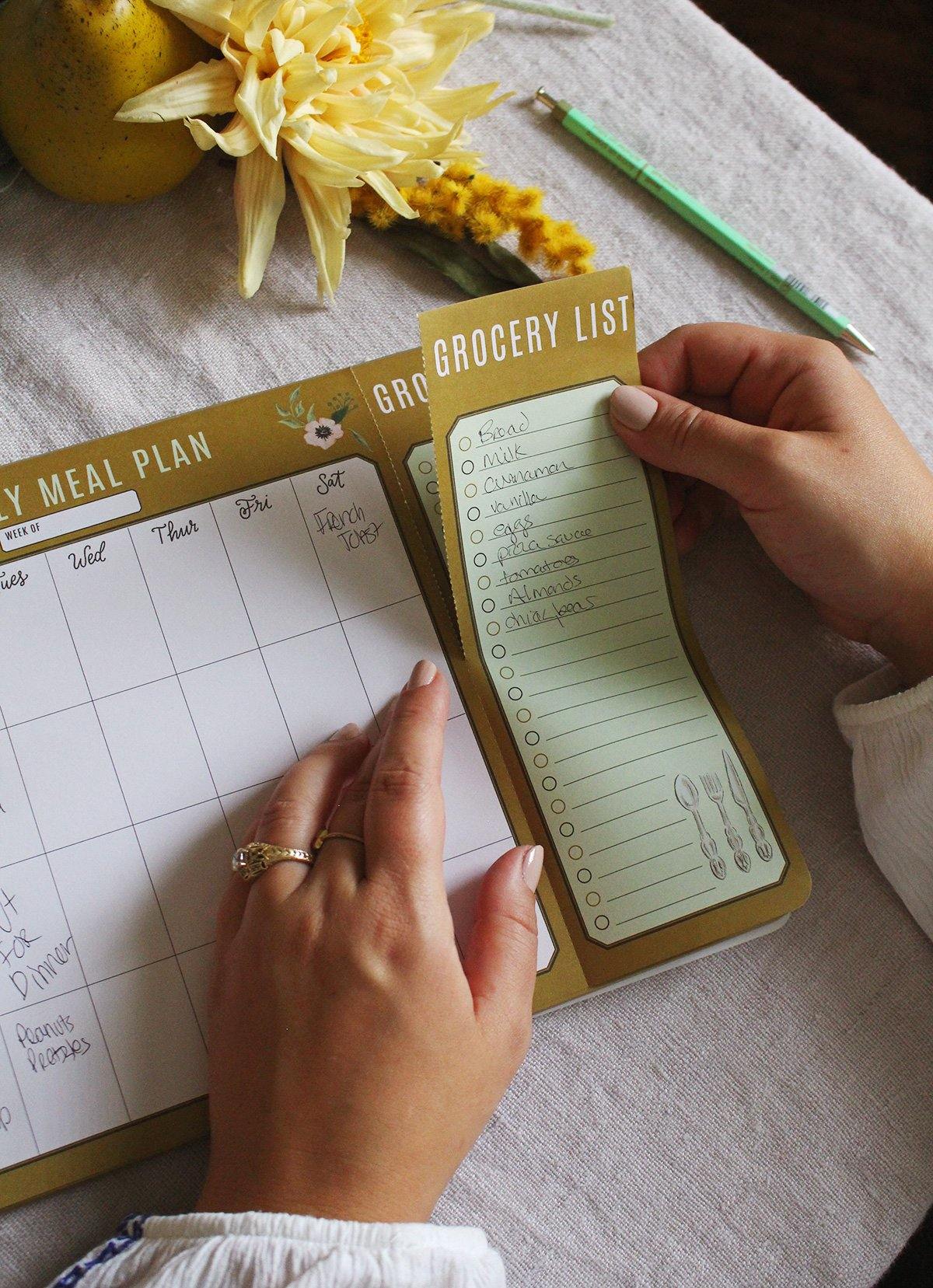 Farmhouse Gingham Meal Planner Pad & Grocery List - Lily & Val